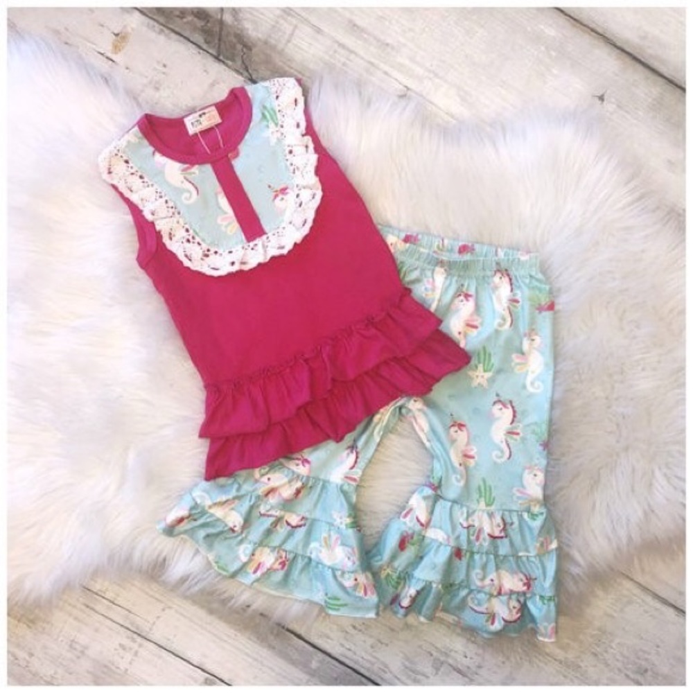 A Seahorse & unicorn = Seacorn Capri Set